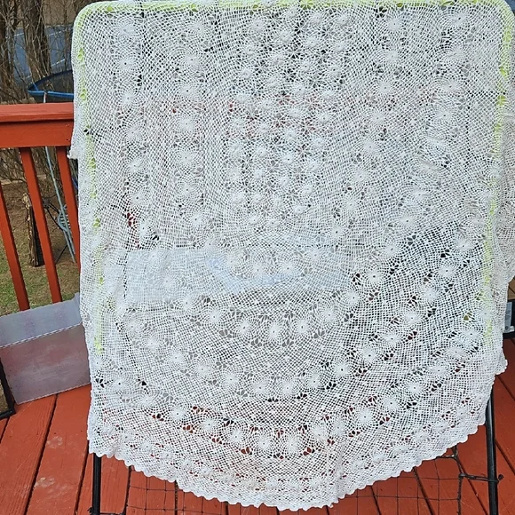 Vintage Round Oval Cotton Ivory Hand Crochet Tablecloth - Picture 13 of 17